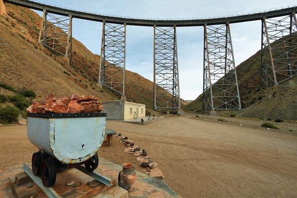 What Are the Best Heat-Resistant Countertop Materials for a Baker's Kitchen?